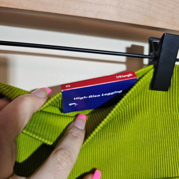 🏷️NWT JoyLab Seamless High Rise Cable Knit 7/8 Leggings In Lime Green - Size XS - Picture 9 of 10